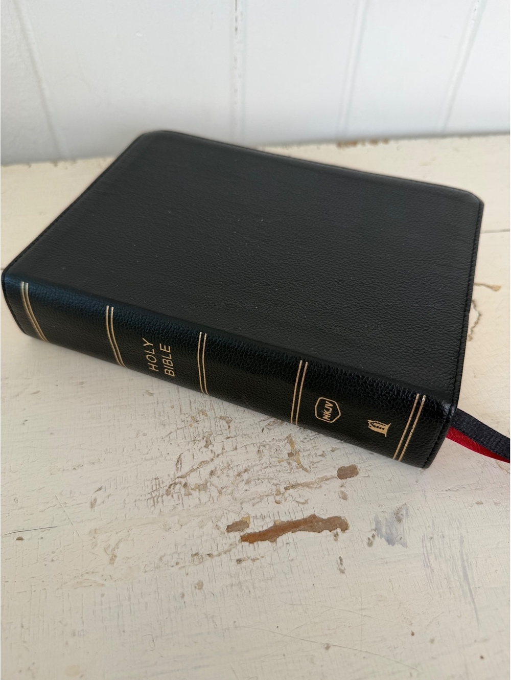 Thomas Nelson NKJV, Compact Single-Column Genuine Leather, Black Comfort Print